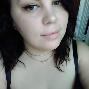 Meet your Posher, Mona